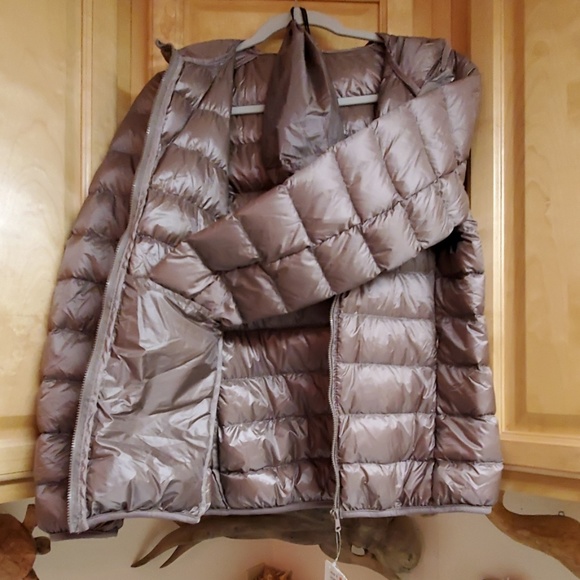 NWT Ultra Light Hooded Duck Down Jacket W/ Pouch S - Picture 6 of 8